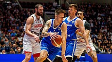 Vít Krejí bhem pípravného duelu s Gruzií v Pardubicích.