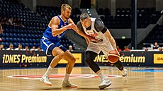Jan Zídek b�hem p�ípravného duelu s Gruzií v Pardubicích.