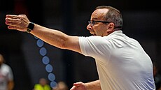 Trenér Diego Ocampo bhem pípravného duelu s Gruzií v Pardubicích.