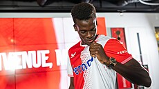 Youssoupha Mbodji pózuje coby nová posila Slavie.