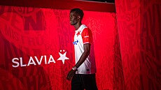 Youssoupha Mbodji pózuje coby nová posila Slavie.