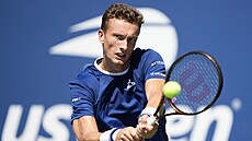 Ji�í Lehe�ka v zápase druhého kola US Open proti Argentincovi Etcheverrymu.