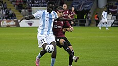Baba Musah z Rigy brání mí� p�ed spar�anským Birman�evi�em.