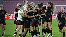 Fotbalistky Sparty Praha se radují z postupu do závreného pedkola...