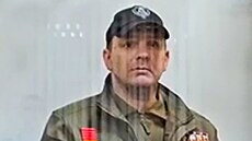 Podplukovník Konstantin Frolov, dritel tí ád za statenost, se úastní...