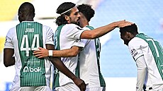 Jablone�tí fotbalisté se radují z gólu Lamina Jawa.