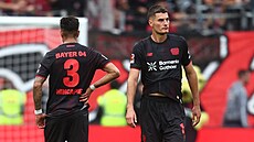Zklamaný Patrik Schick a jeho spoluhrái z Leverkusenu po domácí prohe s...