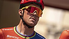 Dánský cyklista Mads Pedersen (Trek), jeden z favorit� na �ervený dres, který...