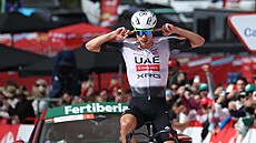 JÁ VÁS NESLYÍM. panlský cyklista Juan Ayuso ze stáje UAE po tvrtení krizi...