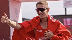 Patrik Vebr v cíli Pra�ského p�lmaratonu. Nejlep�í �eský závodník zab�hl �as...