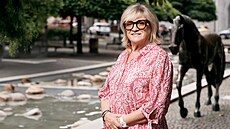 Je nápadná nejen extravagantními brýlemi, ale hlavn� výsledky. �estkrát jako...