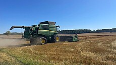 Hluk, prach, nerudní idii na silnicích. A k tomu spousta hektar k poseení.