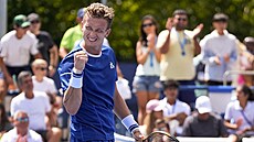 Ji�í Lehe�ka slaví postup do t�etího kola US Open.