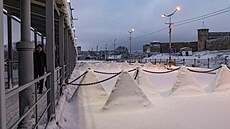 Protitankové zátarasy známé jako �dra�í zuby� v estonském pohrani�ním m�st�...