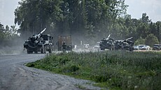 Estonská armáda cvi�í s francouzskou houfnicí Caesar. (16. �ervence 2025)