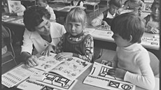 Zahájení kolního roku v Brn. Na 830 ák pivítala do kolního roku 1980/81...