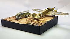 Dioráma s nákladním vozidlem Lancia 3Ro a bombardérem Savoia-Marchetti SM.79...