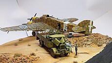 Dioráma s nákladním vozidlem Lancia 3Ro a bombardérem Savoia-Marchetti SM.79...