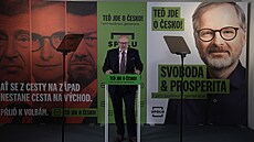 První místop�edseda TOP 09 Vlastimil Válek p�ed tiskovou konferení koalice...