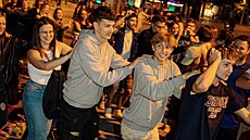 Mezi oblíbené kratochvíle, které Vojt�ch Toman po�ádá, jsou karaoke setkání na...