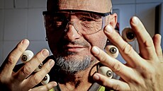 Vyu�il se sklá�em, ale k nev�ednímu �emeslu se p�ed lety dostal úplnou náhodou....