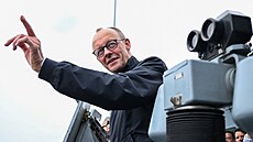 N�mecký kanclé� Friedrich Merz nav�tívil vojenskou námo�ní základnu v Rostocku...