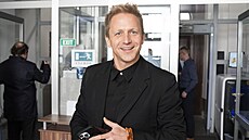 Zp�vák Tomá� Klus u soudu (21. srpna 2025)