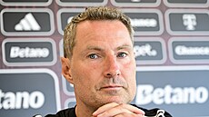 Spar�anský trenér Brian Priske na tiskové konferenci.