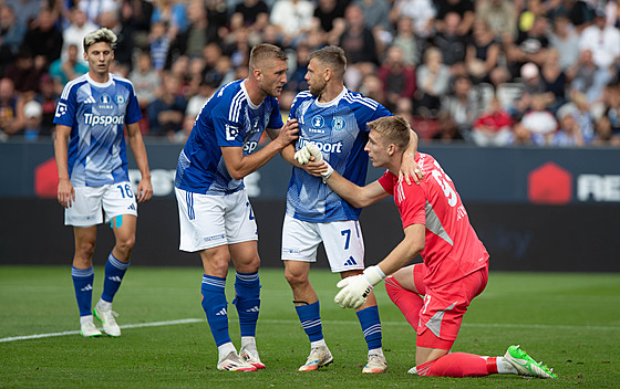 Olomou�tí fotbalisté d�kují branká�i Jan Koutnému.