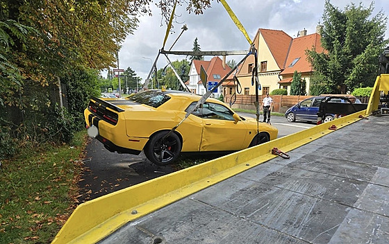 Nabourané auto �éfa slovenské civilní tajné slu�by SIS Pavola Ga�para. (30....