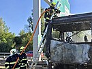 U poru autobusu na Praskm okruhu, z nho se evakuovalo dvacet lid,...