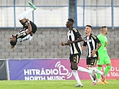 eskobudjovický Chukwudi Igbokwe slaví svj gól.