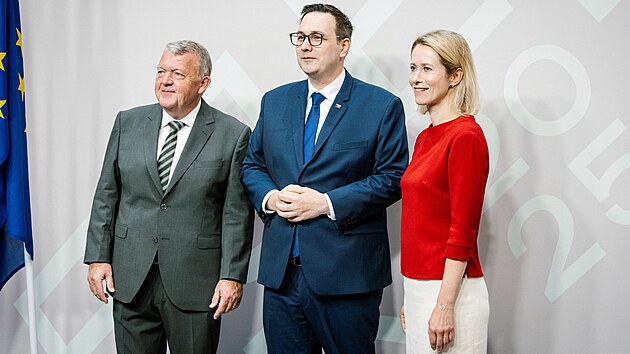D�nsk� ministr zahrani�n�ch v�c� Lars L�kke Rasmussen (vlevo), �esk� ministr zahrani�n�ch v�c� Jan Lipavsk� (uprost�ed) a vysok� p�edstavitelka EU pro zahrani�n� v�ci a bezpe�nostn� politiku Kaja Kallasov� p�ed neform�ln�m zased�n�m ministr� zahrani�n�ch v�c� EU v Kodani. (30. srpna 2025)