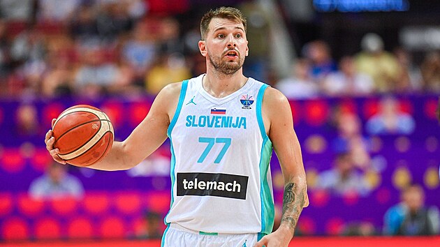 Slovinský basketbalista Luka Don�i� v akci proti Belgii.