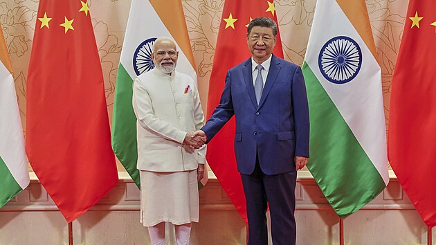 Premi�r Indie Nar�ndra M�d� a prezident ��ny Si �in-pching na summitu v ��nsk�m Tchien-�inu (31. srpna 2025)