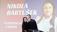 P�edseda hnutí P�ísaha Robert �lachta p�edstavuje volební program, na snímku s...