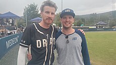 Brati (zleva) Jakub a Adam Hajtmarovi nastupují proti sob ve finále...