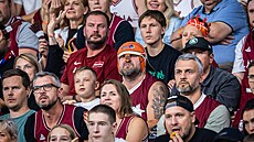 Loty��tí fanou�ci na EuroBasketu.