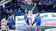 Jan Zídek zakon�uje v zápase s Estonskem.