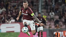 Sparanský kídelník Luká Haraslín si v bhu zpracovává mí.