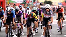 A ZASE ON. Belgický sprinter Jasper Philipsen (Alpecin) slaví vítzství v osmé...