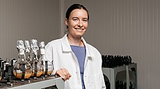 Adéla Wennrich. Vdkyn Mikrobiologického ústavu Akademie vd v laboratoi...