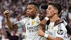 Fotbalisté Realu Madrid slaví gól proti Mallorce.