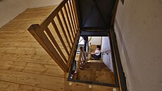 Náv�t�vníci vystoupají p�es sedm pater po 126 schodech. (30. srpna 2025)