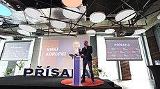 P�edseda hnutí P�ísaha Robert �lachta p�edstavuje volební program. (31. srpen...