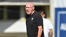 Plzeský kou Miroslav Koubek bhem utkání v Liberci.