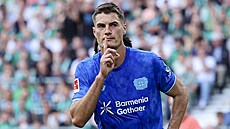 Patrik Schick v barvách Leverkusenu slaví gól v zápase s Brémami.