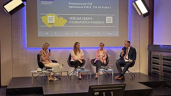 PressCentrum �TK v Praze, 26. srpna 2025: zleva moderátorka Libu�e Bautzová,...