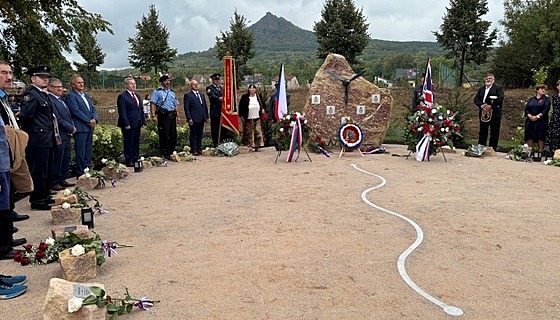 Památník s krásným výhledem na vrch Ko��álov