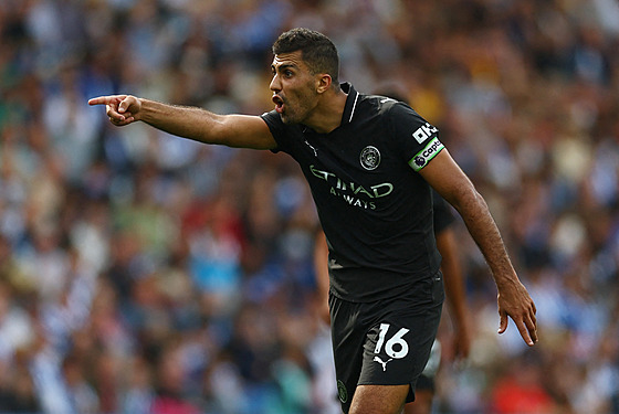 Zálo�ník Manchesteru City Rodri v emocích b�hem zápasu s Brightonem.